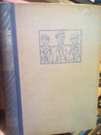 TRI MLADICA U NOVOM ODELU