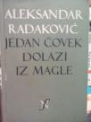 JEDAN COVEK DOLAZI IZ MAGLE