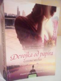 DEVOJKA OD PAPIRA