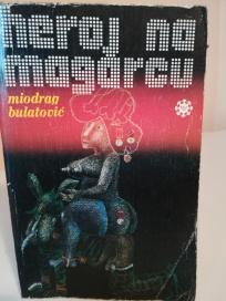 HEROJ NA MAGARCU - roman