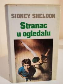 STRANAC U OGLEDALU